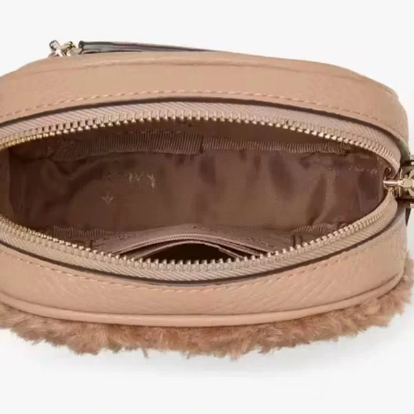 Kate Spade NWT- Rosie Faux Fur North South Zip: Light Fawn - Picture 4 of 7